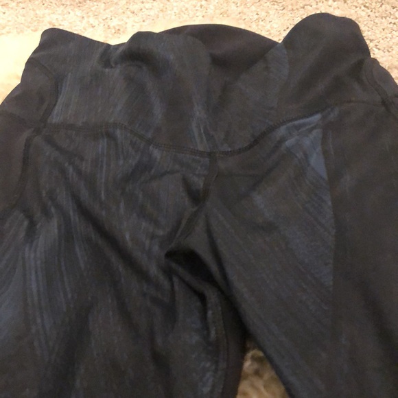 Lululemon Fresh Mesh Run Crop Wind Chill Deep Navy  25” Inseam w Pockets Size 4 - Picture 12 of 16
